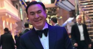 Amaury Jr. tem piripaque ao comer salada oferecida por dono da RedeTV