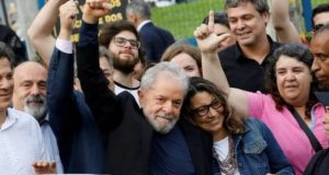 Enquanto Lula comemora, o dólar dispara