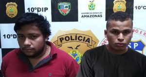 PC prende dupla que roubou celular de uma mulher no bairro Dom Pedro
