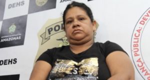 Copeira flagra marido com outra mulher em casa, e mata rival com uma facada no peito, em Manaus