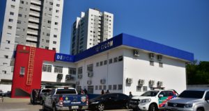 Mãe viaja para o interior e abandona filhos; as crianças foram encontradas com fome e sujas