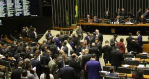 Câmara aprova pacote anticrime; texto vai ao Senado