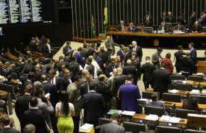 Câmara aprova pacote anticrime; texto vai ao Senado