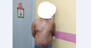 Em Manaus, homem alcoolizado bate na mãe e ameça matá-la a golpes de faca