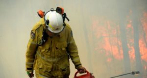 Austrália autoriza retirada de pessoas à força de regiões incendiadas