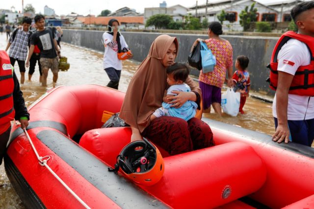 2020-01-02t094714z_1601395947_rc2l7e9siqsd_rtrmadp_3_indonesia-weather-floods
