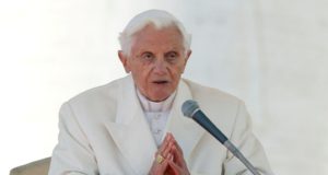 Posições sobre celibato causam polêmica no Vaticano