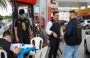 Procon Manaus autua mais de dez postos em uma semana