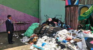 Ministério Público visita cidade do samba e descobre lixo acumulado de carnavais passados