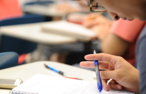 Capes oferece 60 mil bolsas para a formação de professores