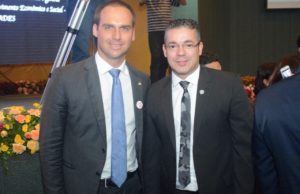 Eduardo Bolsonaro passa a seguir Josué Neto no Twitter