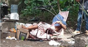 Em Manaus. morador de rua é morto enquanto dormia em cadeira