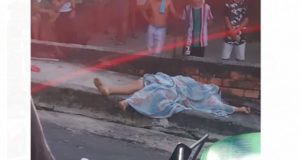 Jovem é assassinado com vários tiros na frente de casa no Colônia Terra Nova