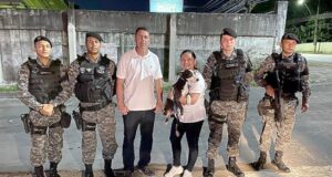 Presidente da Caama, Joana Darc, resgata cão vitima de espancamento em Manaus