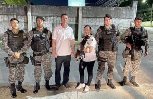 Presidente da Caama, Joana Darc, resgata cão vitima de espancamento em Manaus