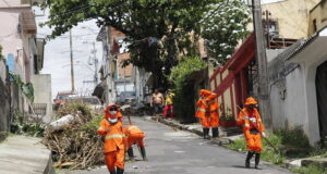 Mutirões de limpeza seguem a todo vapor no bairro Petrópolis