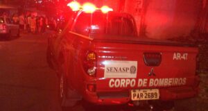Em Manaus, sinistro destrói depósito; bombeiros trabalham para controlar chamas