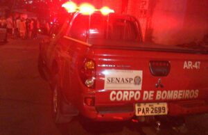 Em Manaus, sinistro destrói depósito; bombeiros trabalham para controlar chamas