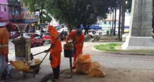 Fiscalização está nas ruas para fazer cumprir ‘Lei da Limpeza’ durante o Carnaval