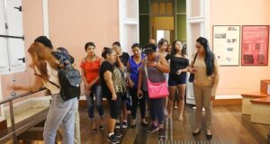 Projeto leva idosos do Lar Francisco de Assis ao Museu da Cidade