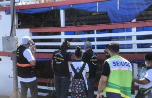 Após suspensão no transporte fluvial, embarcações na Orla de Manaus são fiscalizadas