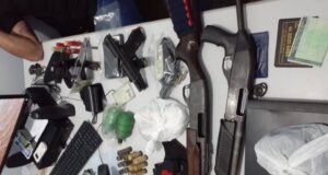 Caldo engrossando: Polícia encontra arsenal na casa de ex-presidente do Sindicato dos Rodoviários do AM