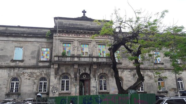 Fachada_do_prédio_da_Santa_Casa_de_Misericórdia_em_Manaus_02