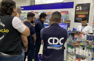 Comercialização de álcool em gel e máscaras rende fiscalização em Manaus