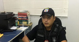 Delegado esmurra esposa, é preso e paga fiança