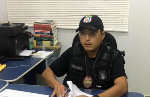 Delegado esmurra esposa, é preso e paga fiança