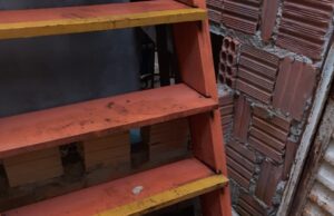 Mulher morre ao cair da escada de casa em Manaus