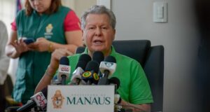 Arthur suspende aulas em todas as escolas de Manaus