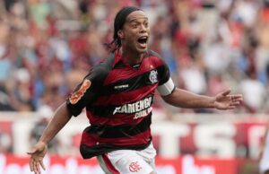 Ronaldinho é proibido de fazer gols em torneio na prisão