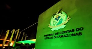 Luzes verdes na fachada do TCE-AM homenageiam profissionais de saúde