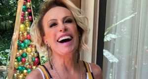Ana Maria anuncia que está curada do câncerApresentadora disse que a doença desapareceu