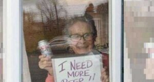 Vozinha de 93 anos pede cerveja para aguentar isolamento