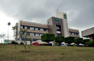 Governo do Amazonas estaciona contêiner para armazenar corpos no João Lúcio