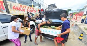 Itens da merenda escolar são doados à população vulnerável