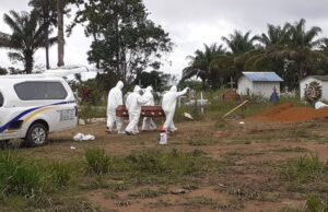 Idoso vítima de Covid-19 é enterrado em Novo Airão