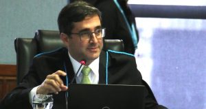 Auditor do TCE suspende cautelarmente pagamento de indenização a vereadores de Nhamundá