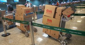 Na fila do check-in equipamentos e insumos embarcam rumo ao interiorComo parte dos esforços para combater a pandemia do novo coronavírus