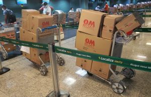 Na fila do check-in equipamentos e insumos embarcam rumo ao interiorComo parte dos esforços para combater a pandemia do novo coronavírus
