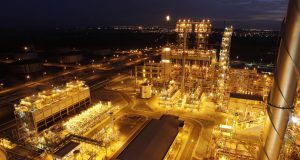 Preços de petróleo sobem após crescimento abaixo do esperado nos EUAPetróleo Brent subiu 0,98 dólar, ou 4,79%, a 21,44 dólares por barril