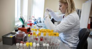 Comissão nacional de ética aprovou 76 pesquisas sobre covid-19