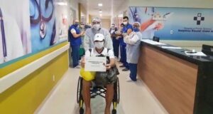 Funcionários do Delphina fazem festa pela cura de pacientes