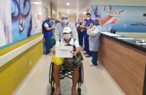Funcionários do Delphina fazem festa pela cura de pacientes