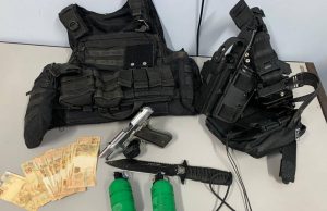 Milicianos são presos em flagrante, expulsando família de moradia em Manaus