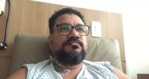 Homem acorda de coma causado por Covid-19 com cantoria: “Milagre”