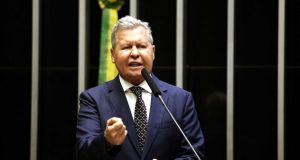 Arthur afirma que Manaus não pode voltar à vida normal agoraPrefeito reclamou que a cidade parecia uma festa no feriado