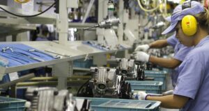 Produção industrial cresce 0,5% de janeiro para fevereiro